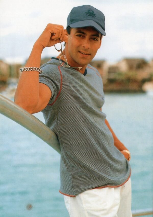 Salman Khan Cap & Bracelet - Image 2